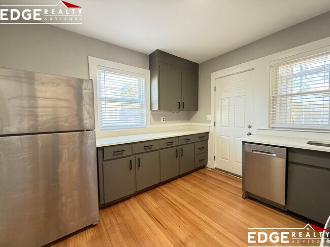141 Edenfield Ave, Unit 1 in Watertown, MA - Building Photo - Building Photo