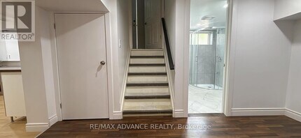 1 Pynford Crescent in Toronto, ON - Building Photo - Building Photo