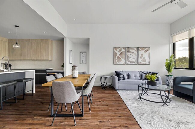 5515 Humming Bird Ln in Austin, TX - Building Photo - Building Photo