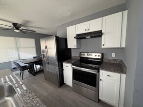 830 Wooden Blvd in Orlando, FL - Foto de edificio - Building Photo