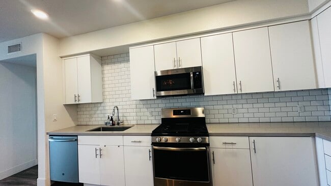 5933 Sunstone Dr, Unit 406 in San Jose, CA - Foto de edificio - Building Photo