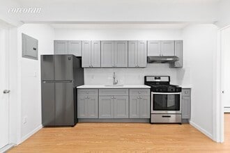 426 McDonald Ave, Unit 1R in Brooklyn, NY - Building Photo - Building Photo