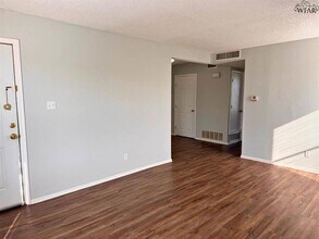 1611 Bell St in Wichita Falls, TX - Foto de edificio - Building Photo