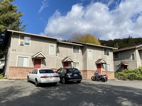 2088 NE Fairview Ave in Grants Pass, OR - Building Photo - Building Photo