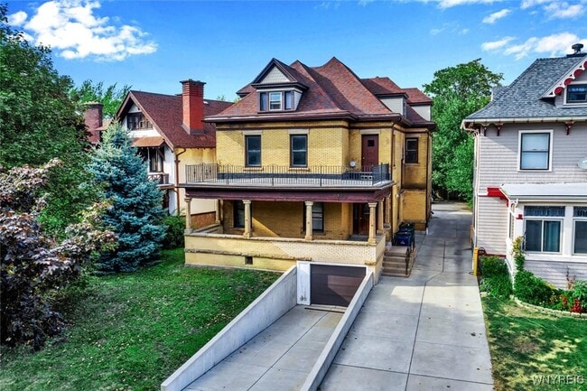property at 522 W Ferry St