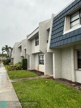 2617 N 40th Ave in Hollywood, FL - Building Photo - Building Photo