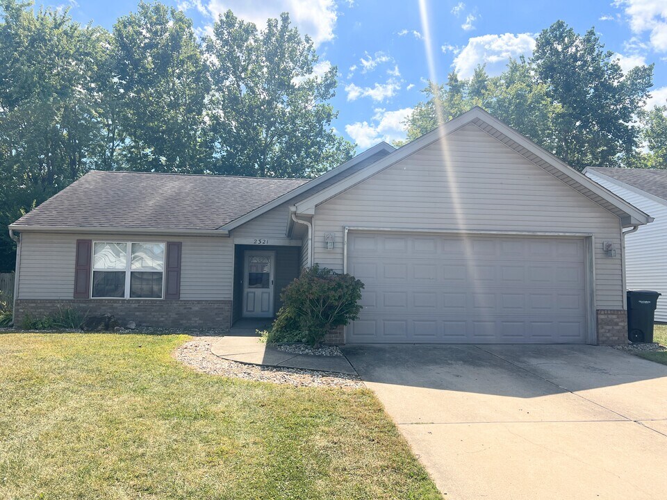 2321 Winterset Dr in Lafayette, IN - Building Photo