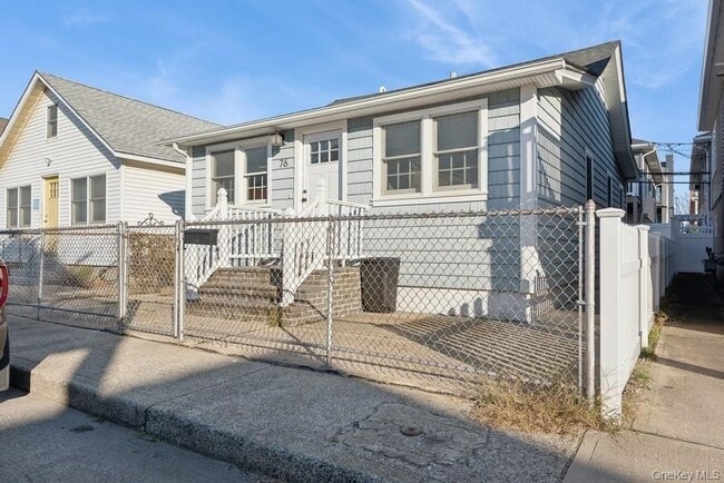 76 Vermont St in Long Beach, NY - Building Photo - Building Photo
