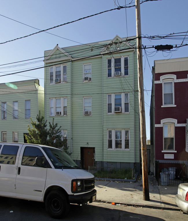 193 Delaware Ave in Jersey City, NJ - Building Photo - Building Photo