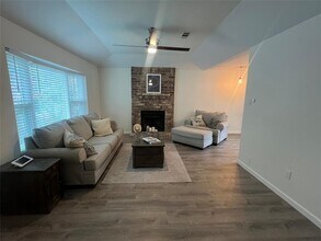 14020 Schroeder Rd in Houston, TX - Building Photo - Building Photo