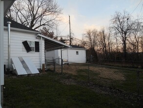 1021 W Howe St in Bloomington, IN - Foto de edificio - Building Photo