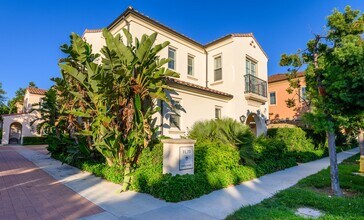 75 Purple Jasmine in Irvine, CA - Foto de edificio - Building Photo