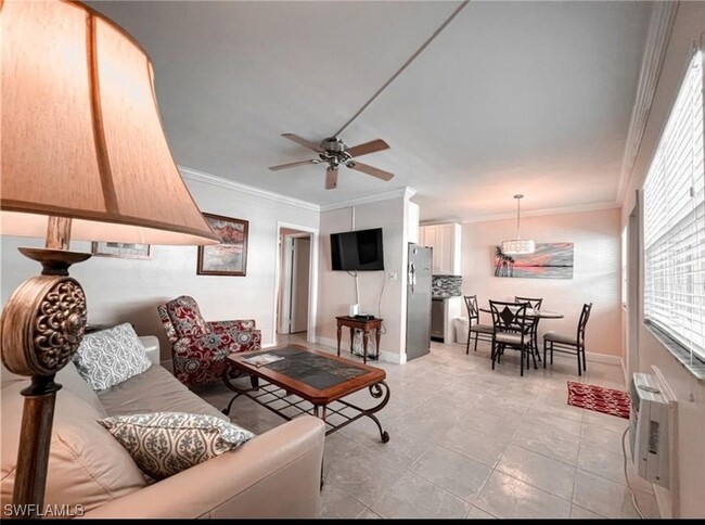 548 4th Ave S, Unit 8 in Naples, FL - Building Photo - Building Photo