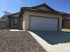 8421 Lomack Ct in Las Vegas, NV - Building Photo