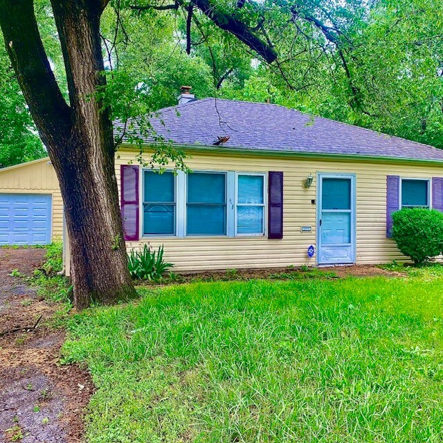 420 Fairview Dr in Champaign, IL - Building Photo