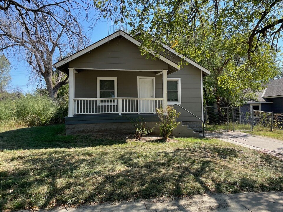 1450 N Lorraine Ave in Wichita, KS - Building Photo