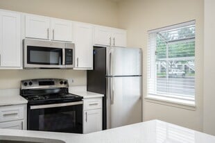 Village at Main Street in Wilsonville, OR - Building Photo