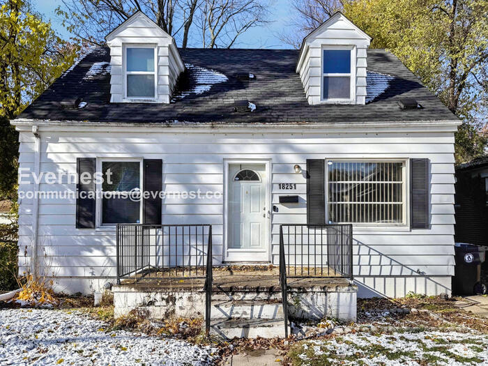 18251 Brady St in Redford Township, MI - Foto de edificio