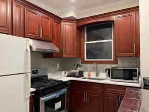 4727 39th Pl in Sunnyside, NY - Foto de edificio - Building Photo