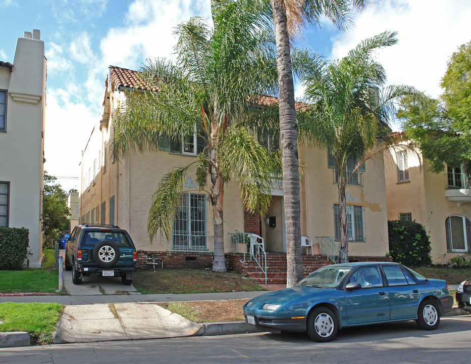 409 N Genesee Ave in Los Angeles, CA - Building Photo