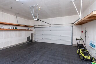 4412 Natomas Central Dr in Sacramento, CA - Foto de edificio - Building Photo