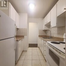 570 Eglinton Ave W in Toronto, ON - Building Photo - Building Photo