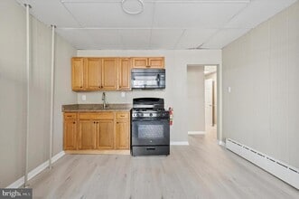 2110 Orthodox St in Philadelphia, PA - Building Photo - Building Photo