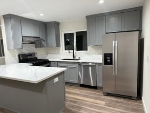 3942 Manzanita Dr in San Diego, CA - Foto de edificio - Building Photo