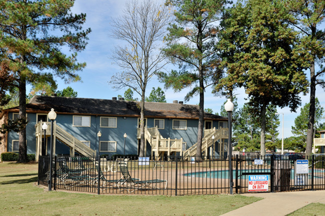 Stonebrook Apartments in Memphis, TN - Building Photo