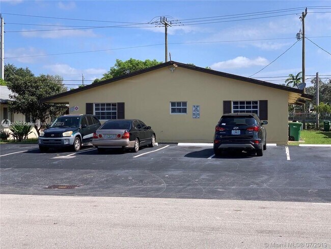 2323 NW 52nd Ct-Unit -2323 in Fort Lauderdale, FL - Building Photo - Building Photo