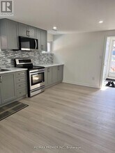 18 Madonna Gardens in Toronto, ON - Building Photo - Building Photo