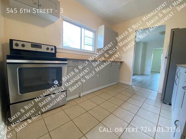 545 Sixth St, Unit 3 in Trafford, PA - Building Photo - Building Photo