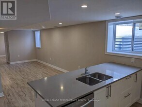 5281 Hillcrest Dr in Ottawa, ON - Building Photo - Building Photo