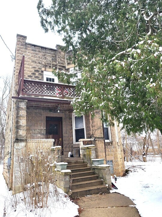 38381 N 6th Ave in Spring Grove, IL - Building Photo
