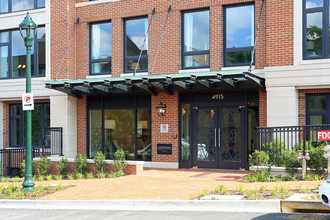 Hampden Row in Bethesda, MD - Foto de edificio - Building Photo