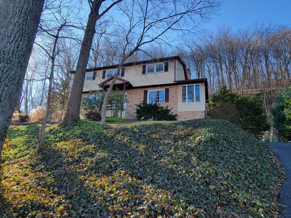 310 4th St in Shillington, PA - Building Photo