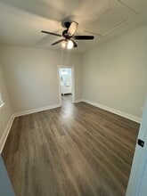 631 University Walk, Unit 1 in Baton Rouge, LA - Foto de edificio - Building Photo