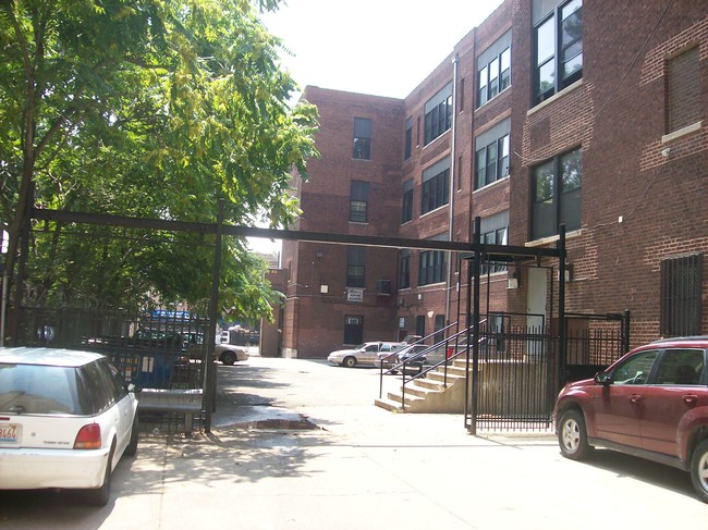 4320 W Madison St in Chicago, IL - Building Photo - Building Photo