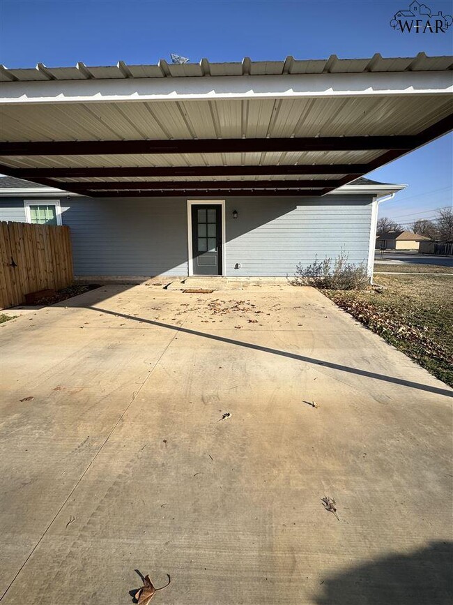 1016 Bishop Rd in Burkburnett, TX - Building Photo - Building Photo