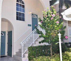 8355 Glen Rose Way in Sarasota, FL - Building Photo