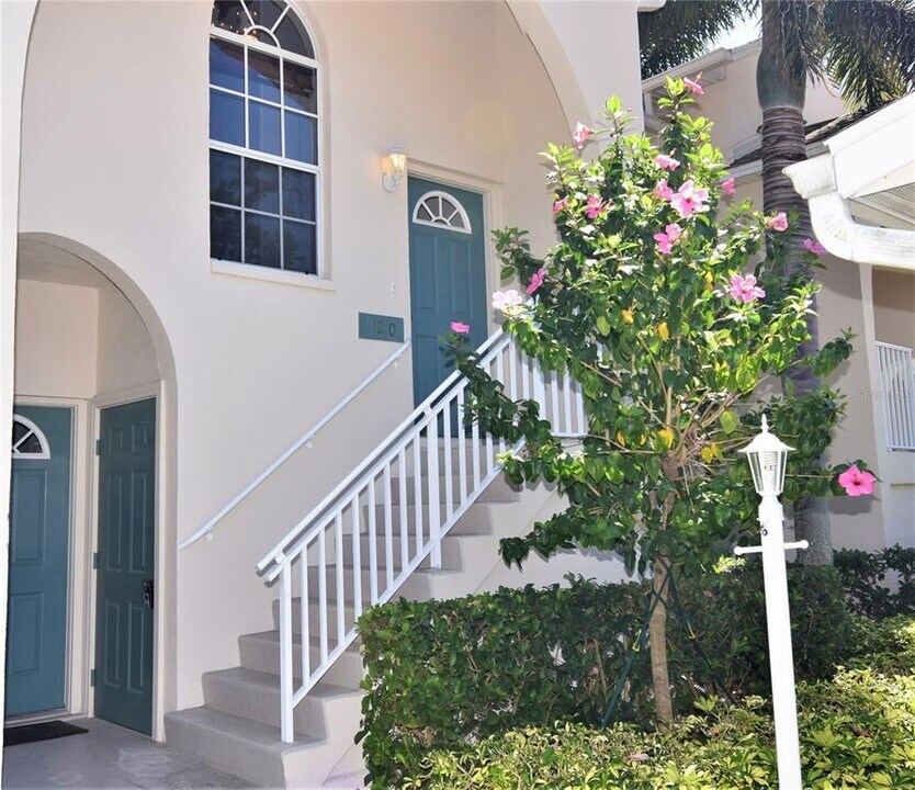 8355 Glen Rose Way in Sarasota, FL - Building Photo