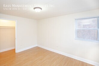 5741 W 35th St in Cicero, IL - Building Photo - Building Photo