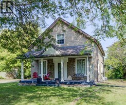 460 King Edward St in Brant, ON - Building Photo