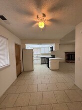 1009 W Laura Ave in Visalia, CA - Building Photo - Building Photo