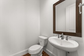 2202 Lakeshore Edge Dr in Houston, TX - Building Photo - Building Photo