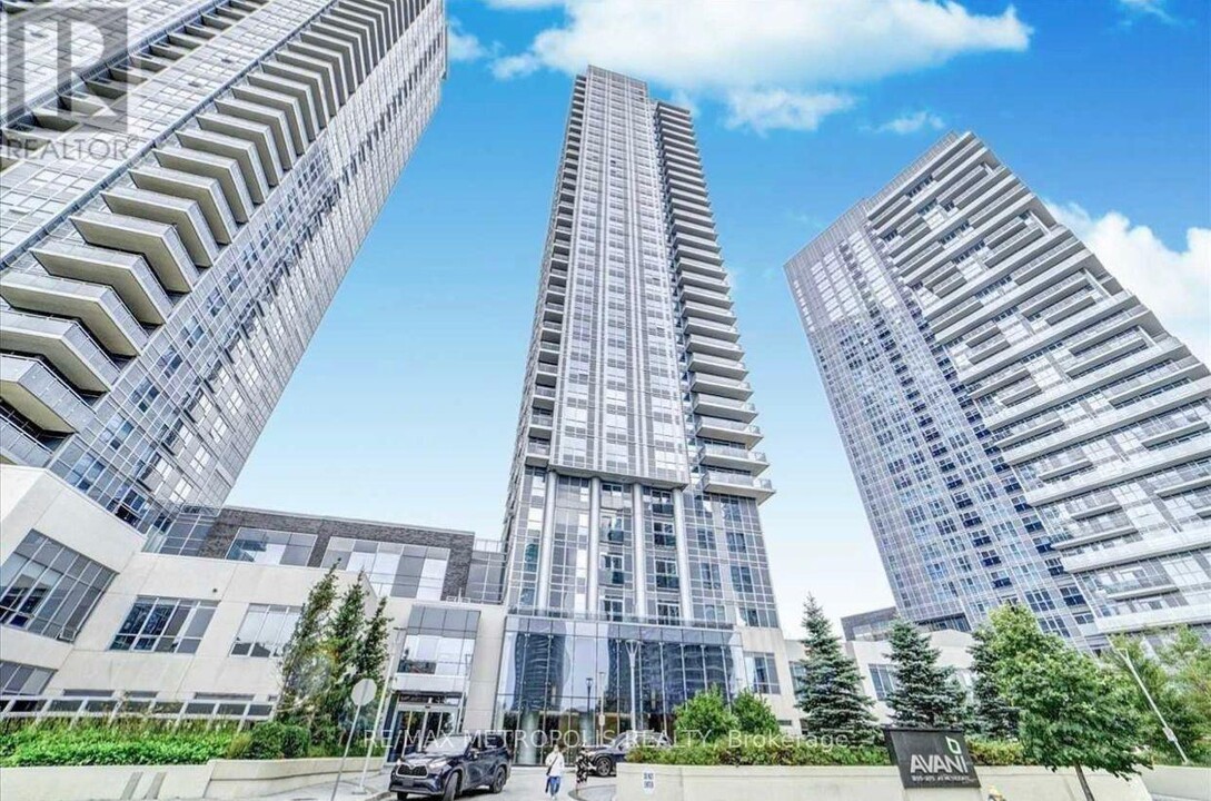 255-255 Village Green Square in Toronto, ON - Building Photo