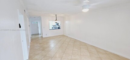 1100 Pine Dr, Unit 106 in Pompano Beach, FL - Building Photo - Building Photo