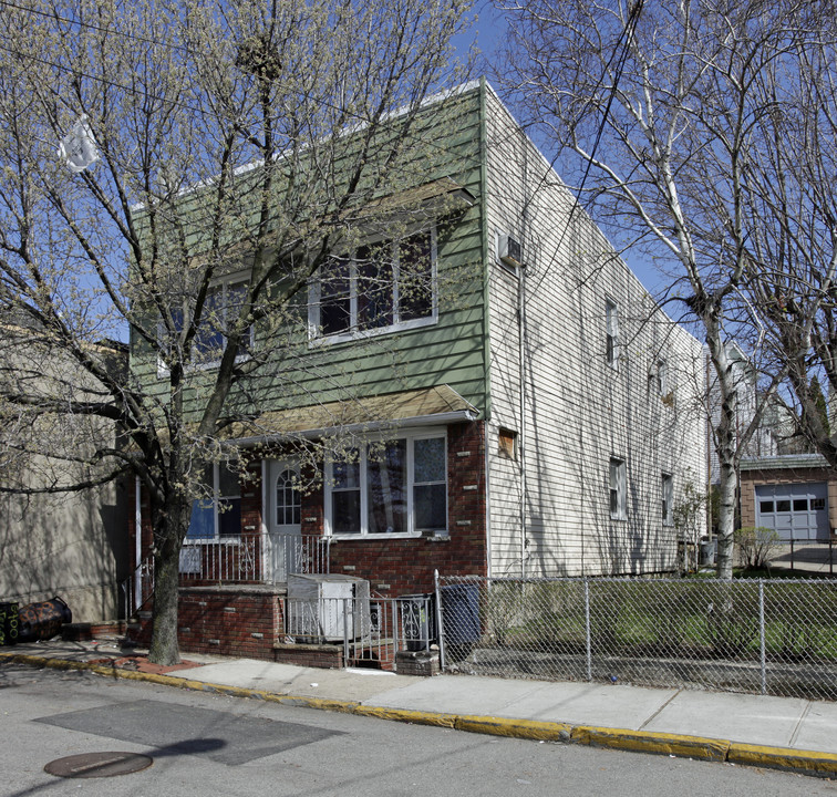 6400 64th St in West New York, NJ - Building Photo