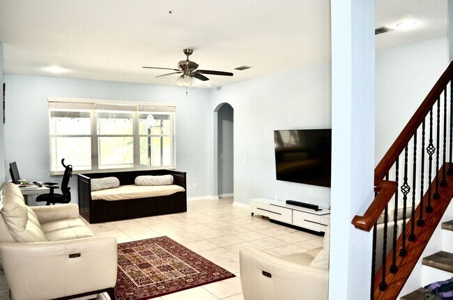 10751 Pleasant Knoll Dr in Tampa, FL - Building Photo - Building Photo