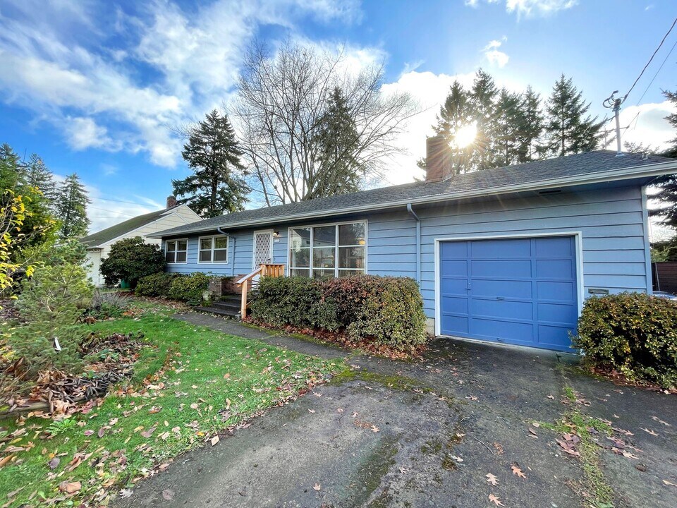 8420 NE Eugene St in Portland, OR - Building Photo